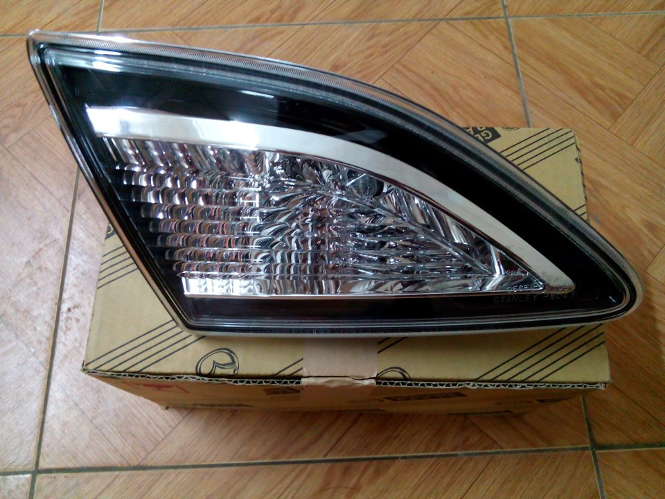 Đèn hậu miếng trong Mazda 3